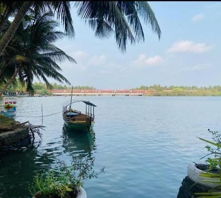 Green Island Homestay Riverside Kozhikode Eksteriør bilde
