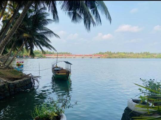 Green Island Homestay Riverside Kozhikode Eksteriør bilde
