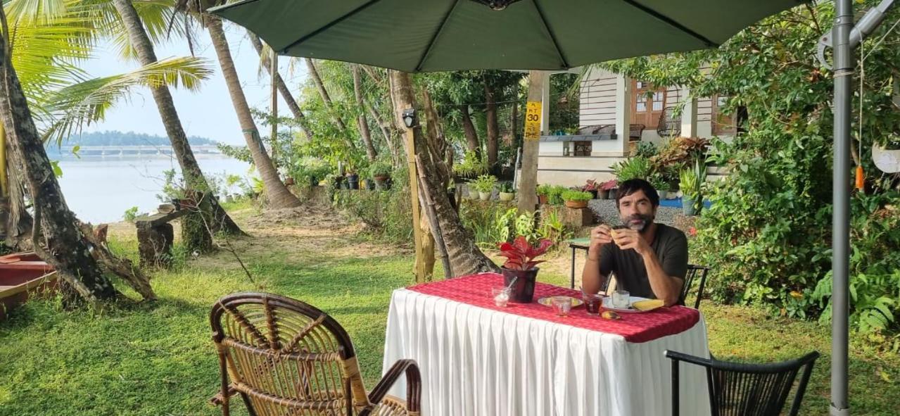Green Island Homestay Riverside Kozhikode Eksteriør bilde
